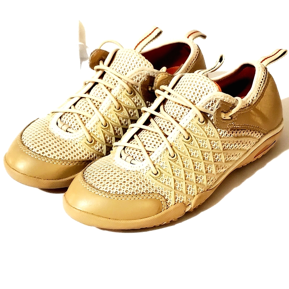 UNWORN ROCKPORT WASHABLE SNEAKERS/SHOES. WOMENS Sz:6 LACE UP, BEIGE, LIGHTWEIGHT